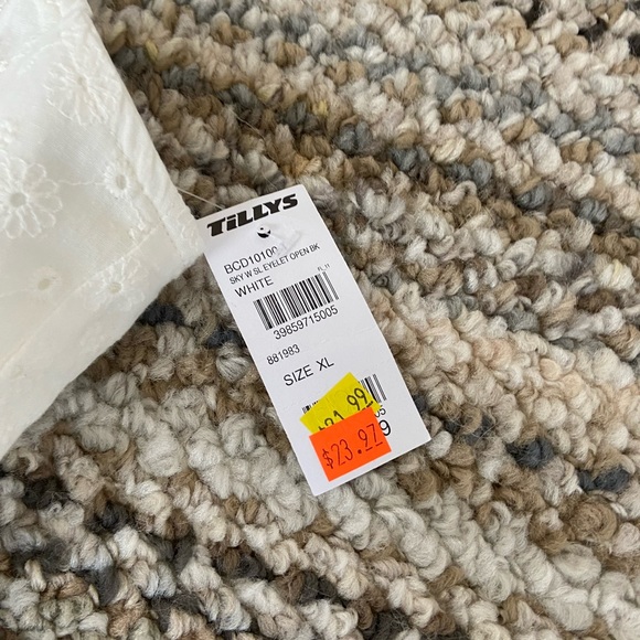 Sky and Sparrow White Open Back Dress - Picture 5 of 11